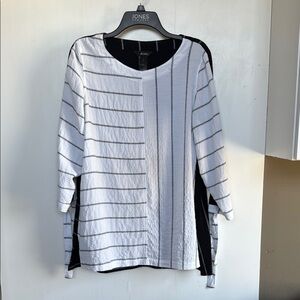 Lightweight Women’s Striped Top